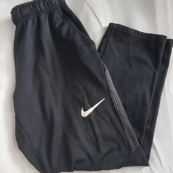 Nike. Youth Large. Black. Training Pants. - Picture 5 of 5